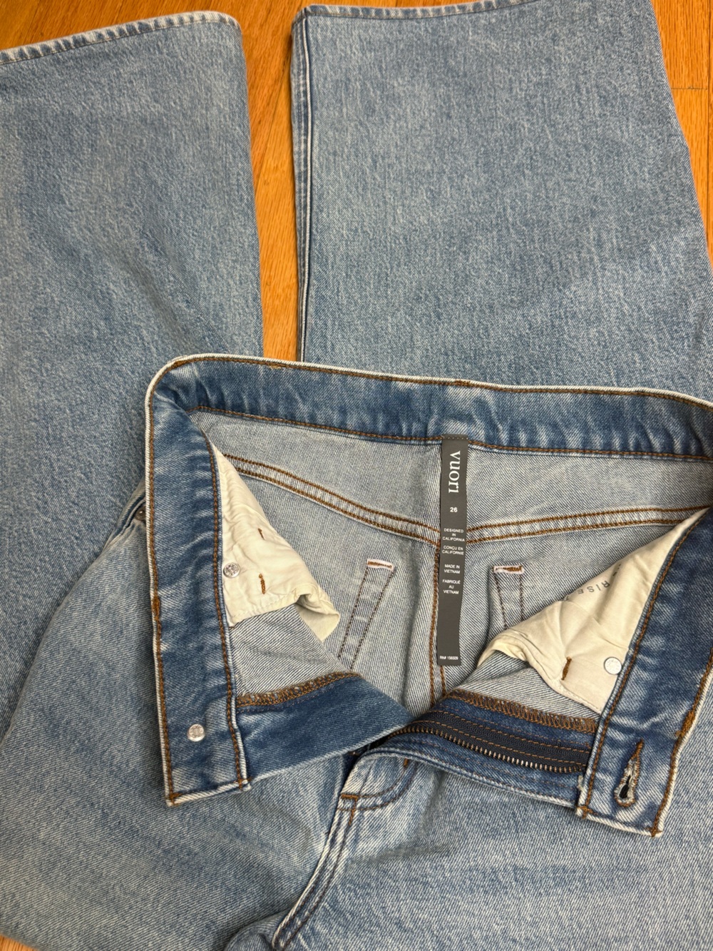 Vuori Vintage Wideleg Jean, Light Wash Indigo Denim, size 26 - Picture 5 of 7